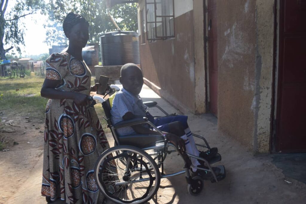 Derrick entering class with her mother